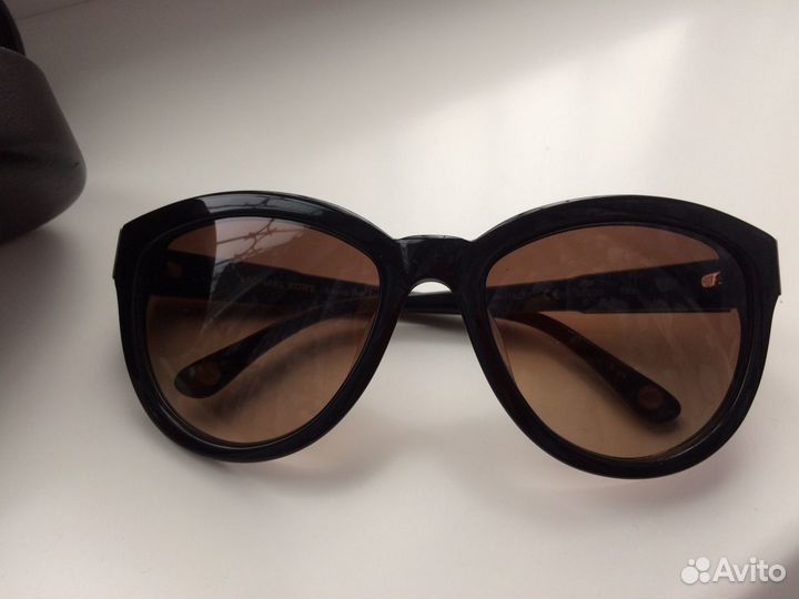 Солнечные очки Michael Kors