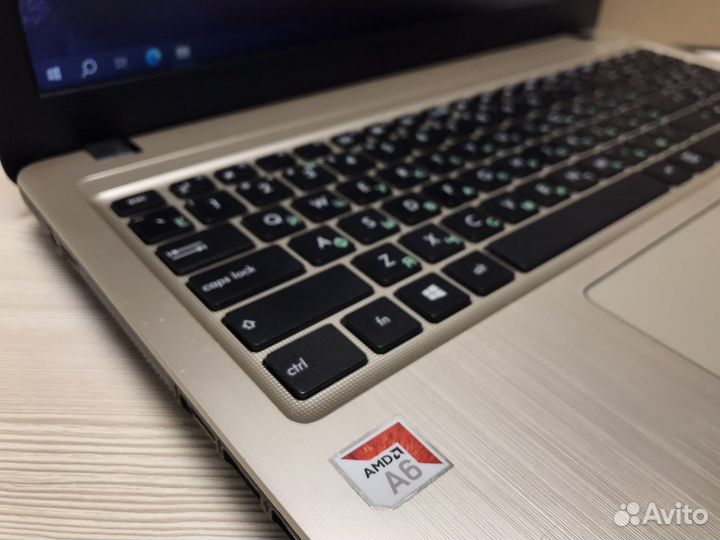 Симпатичный ноутбук asus с коробкой