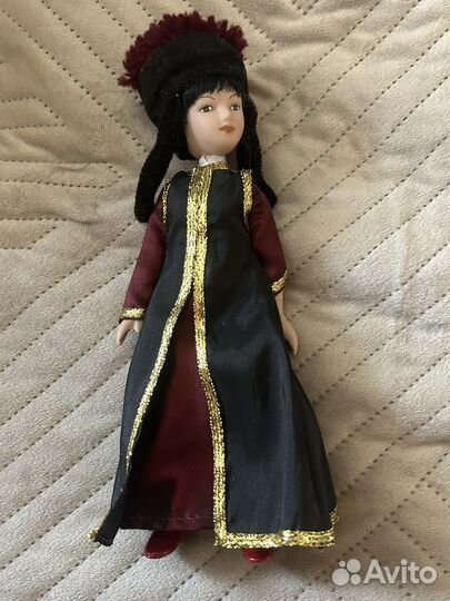 Кукла фарфоровая коллекционная