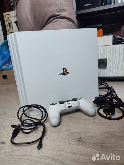 Sony PlayStation 4 Pro белая
