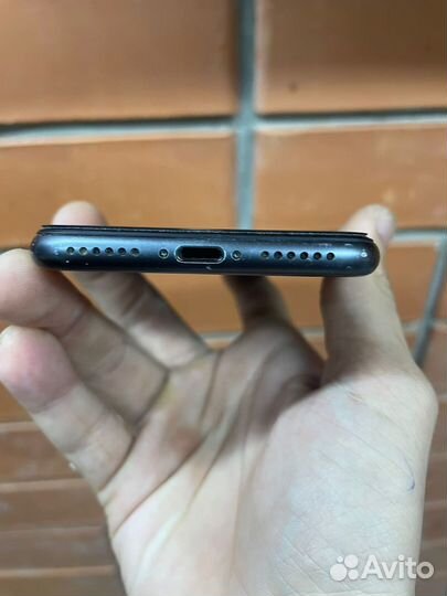 Телефон iPhone 8 64 gb