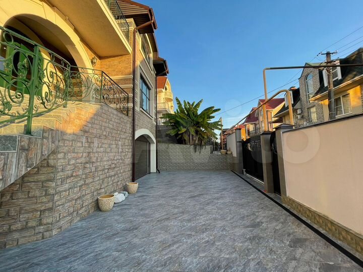 Дом 380 м² на участке 10 сот.