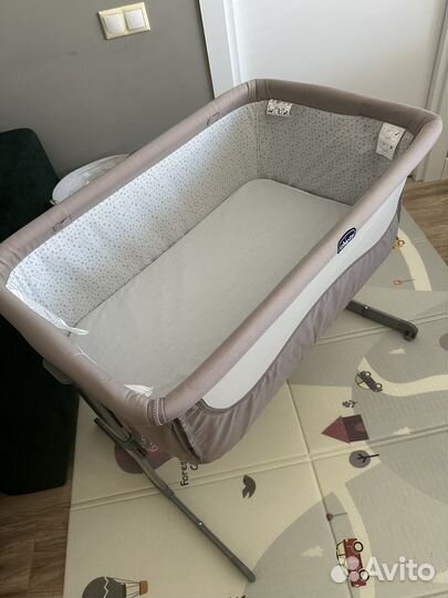 Приставная кроватка chicco next2me