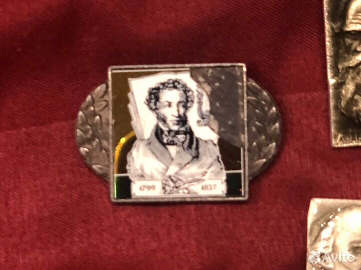 Значки СССР с деятелями культуры