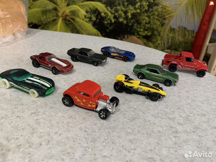 Машинки металлические Hotwheels и welly
