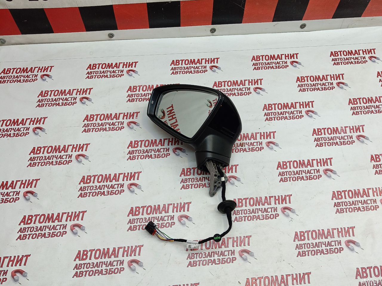 Зеркало левое Volkswagen Tiguan 2