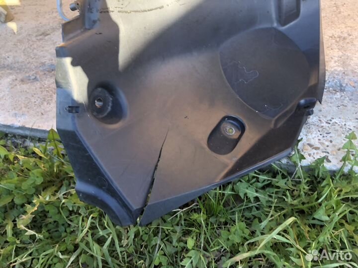 Renault duster 2016г передний правый подкрылок