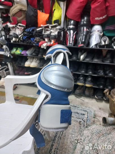 Нагрудник хоккейный Franklin 390