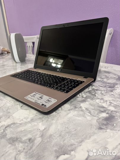 Ноутбук Asus в отличном состоянии с SSD