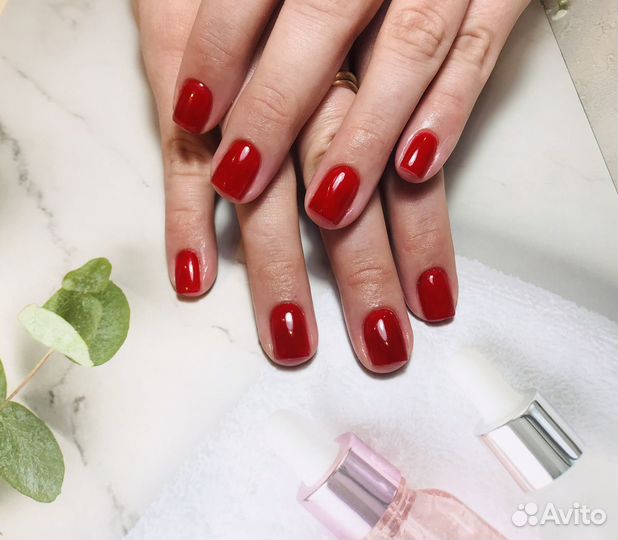 Модель на наращивание и коррекцию ногтей