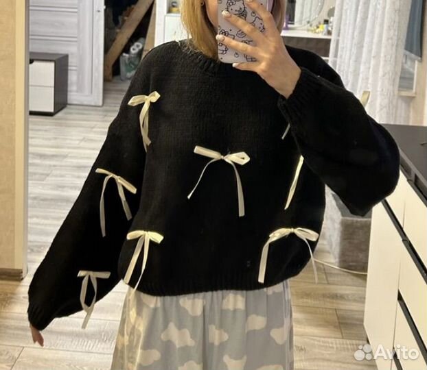 Свитер с бантиками