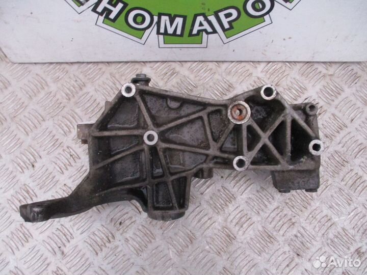 Кронштейн генератора Audi A4 B5 1996г 1.6 ADP
