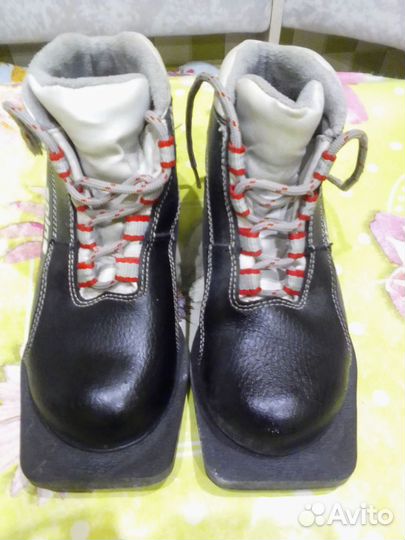 Лыжные ботинки детские 31 размер