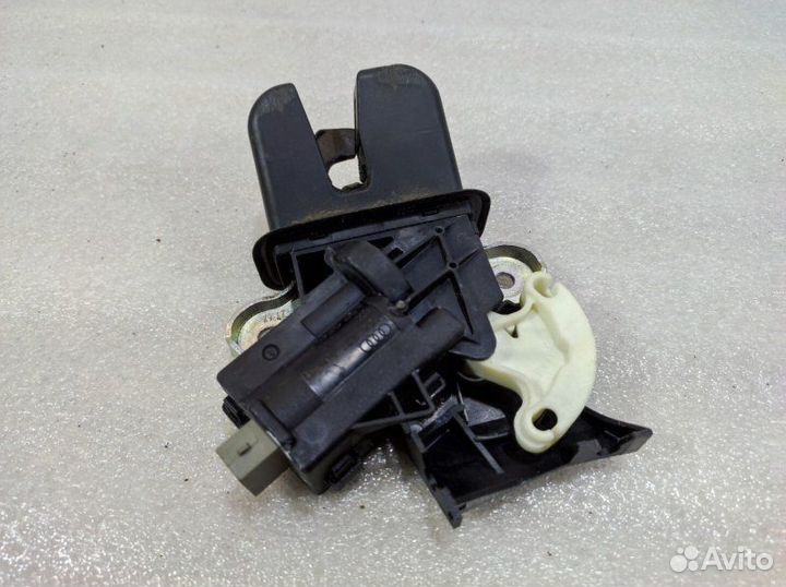 Замок багажника Volkswagen Jetta 2006-2011