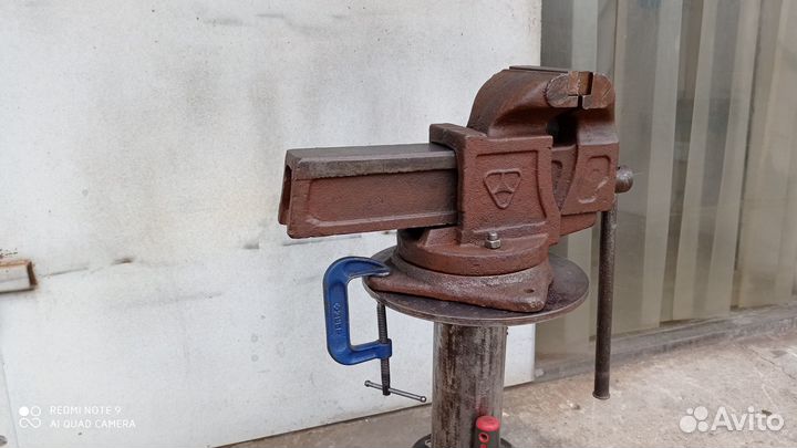 Тиски слесарные поворотные СССР