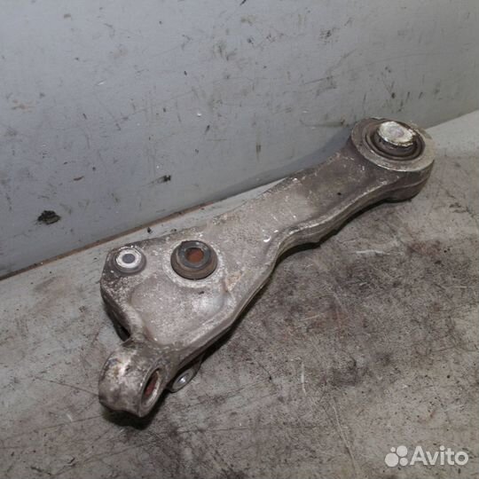 Рычаг передний поперечный нижний (прямой) правый