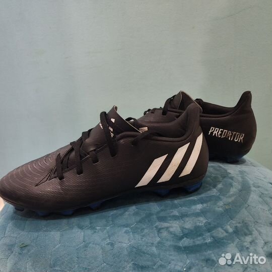 Футбольные бутсы adidas predator