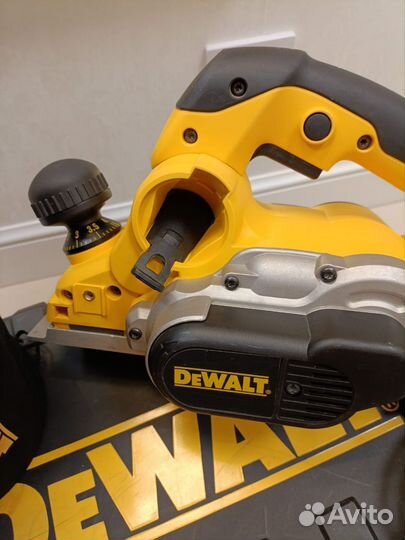 Электрорубанок Dewalt D26500-QS