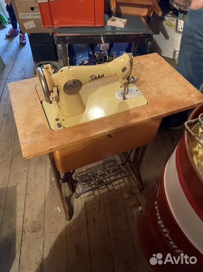 Швейная машина Tirra