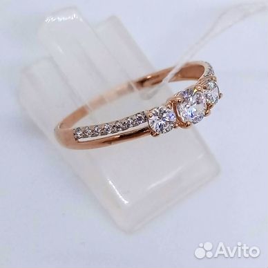 Золотое кольцо с камнем 18,5р