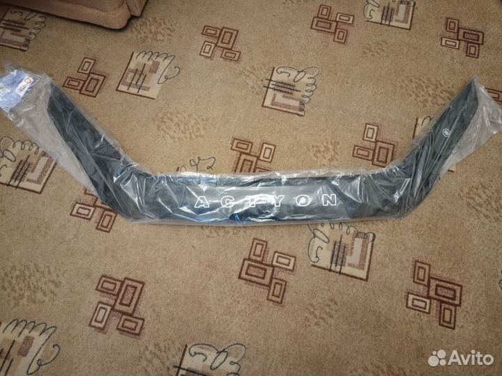 Дефлектор капота