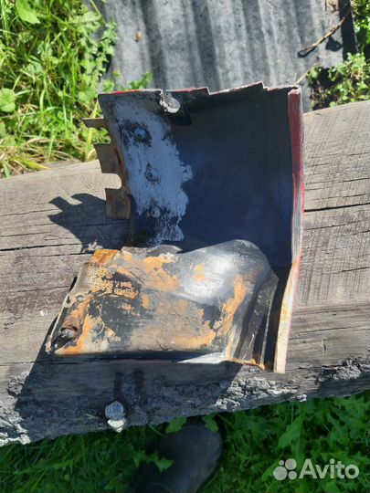 Защита от камней правая на Audi100 C4