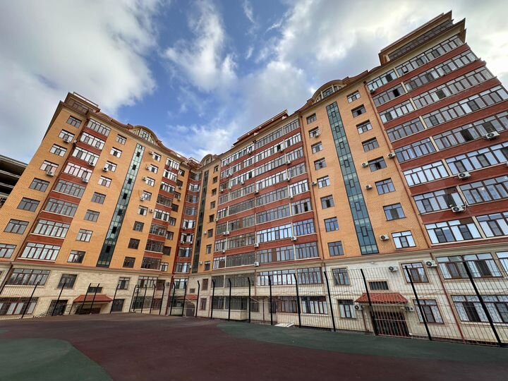 2-к. квартира, 64 м², 1/11 эт.