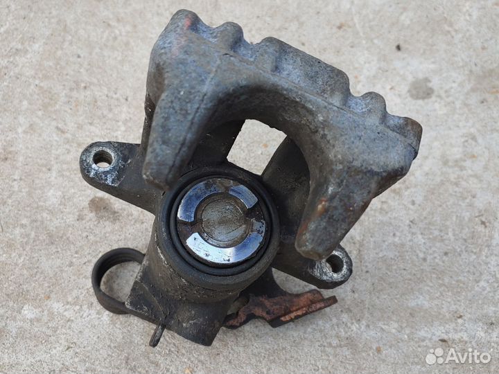 Задний правый суппорт vw passat b5