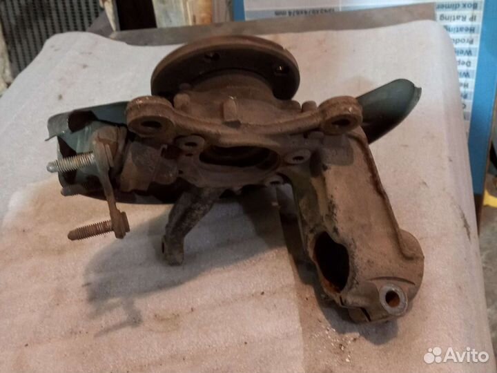 Кулак поворотный передний правый VW Touran