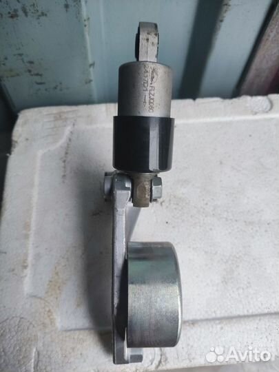 Натяжной ролик приводного ремня