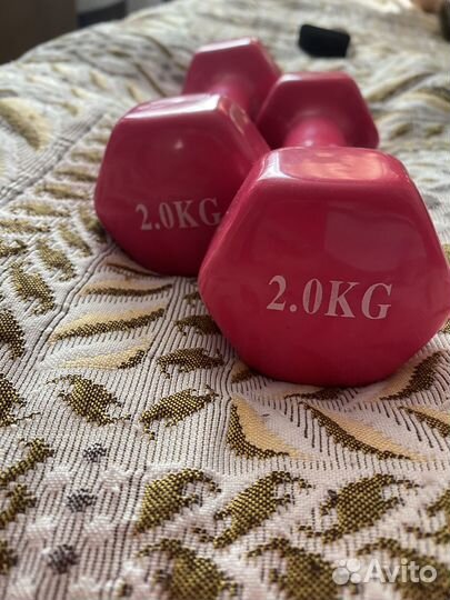 Продам гантели по 2кг