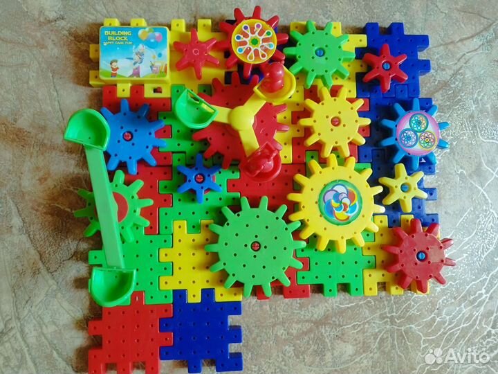 Бизиборд, вкладыши, пирамидка, грелка, книжки