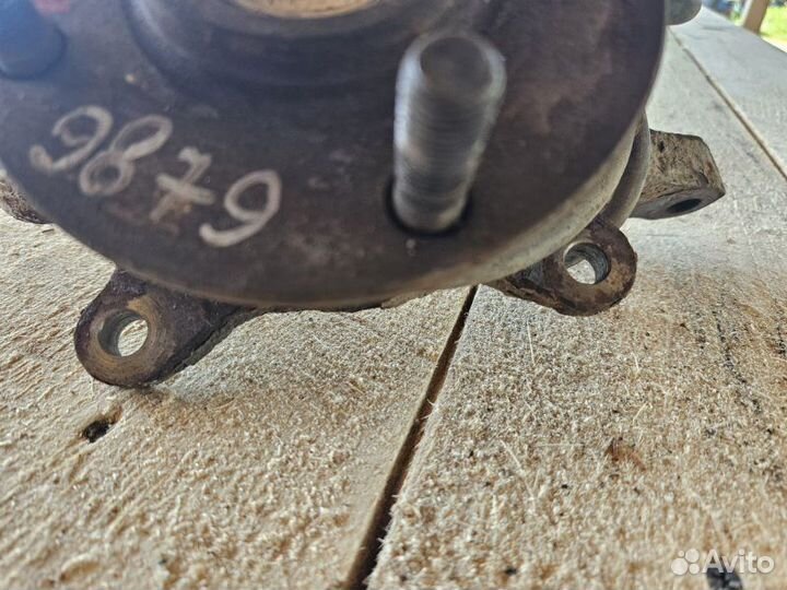 Кулак поворотный передний правый Mitsubishi Lancer