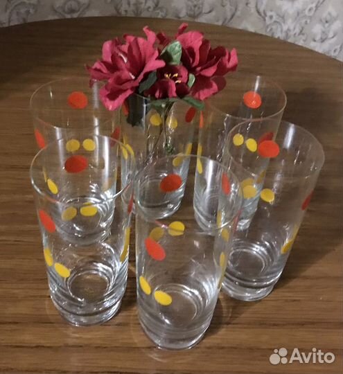 Стеклянные стаканы СССР и стакан Кока кола