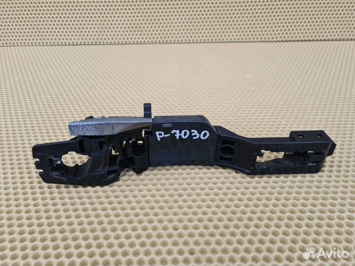 Кронштейн ручки двери правый Infiniti