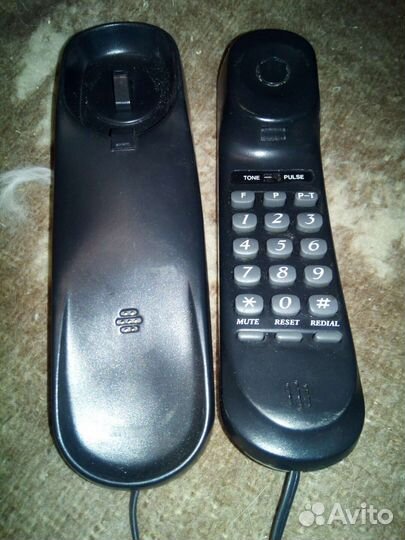 Проводной кнопочный телефон
