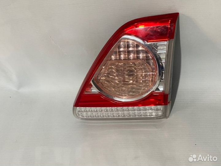 Фонарь внутренний задний левый Toyota Coroiia