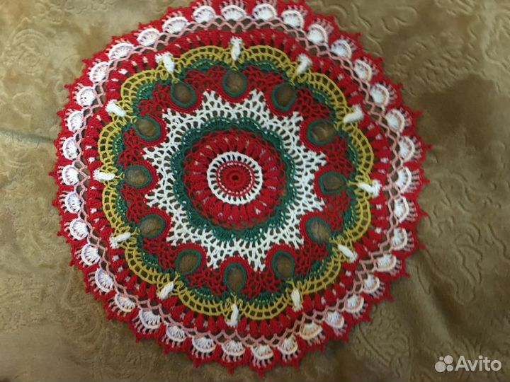 Воротнички и салфетки вязаные