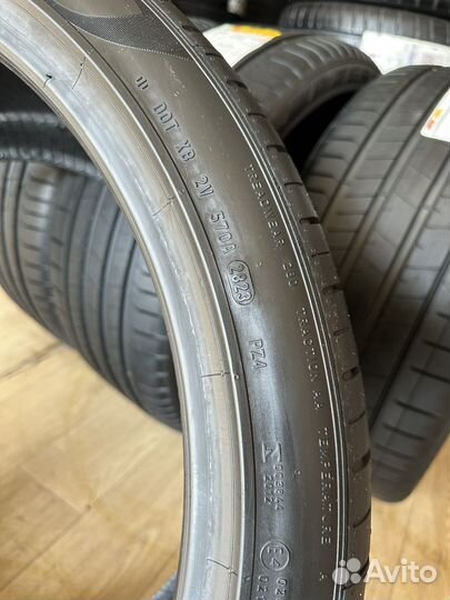 Pirelli P Zero PZ4 285/35 R23 и 325/30 R23 Y