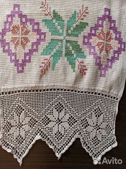 Рушник старинный с вышивкой и кружевом