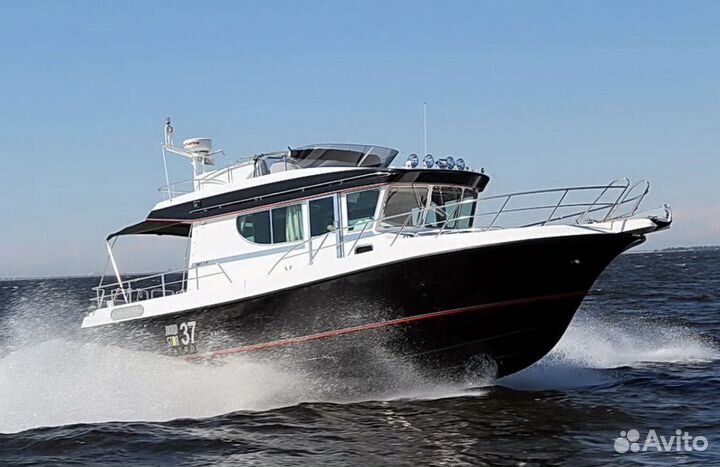 Моторная яхта