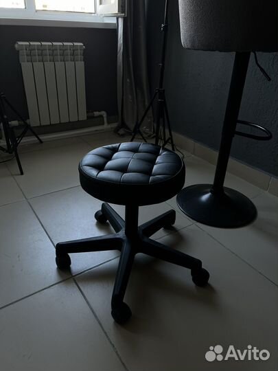 Стул для мастера маникюра