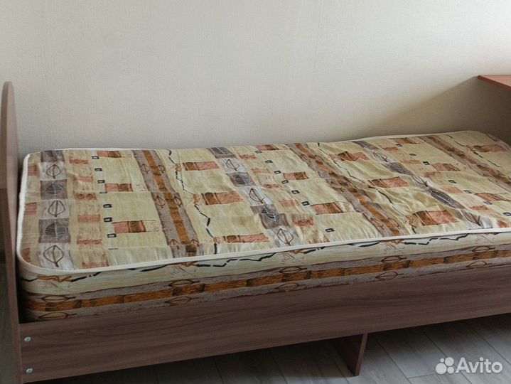 Кровать односпальная с матрасом