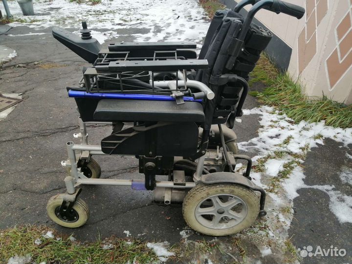 Электрическая инвалидная коляска
