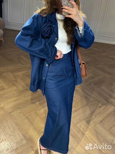 Джинсовый костюм с юбкой женский