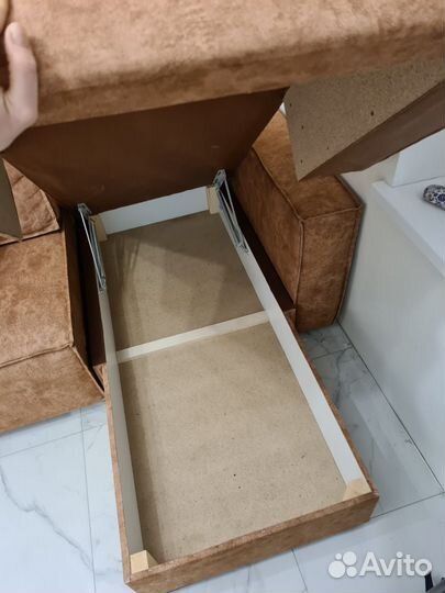 Диван с оттоманкой