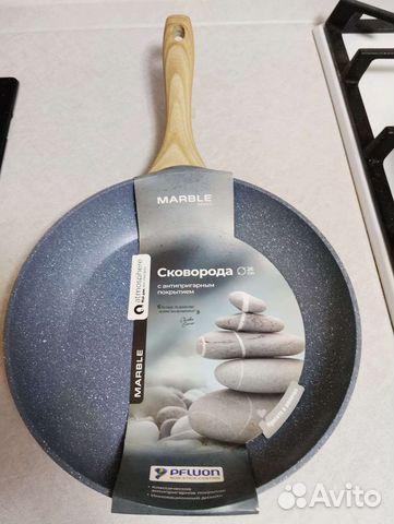 Сковорода новая с антипригарным покрытием