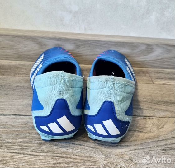 Футбольные бутсы adidas