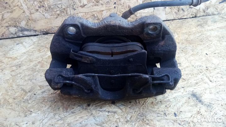 Суппорт тормозной передний правый Opel Astra H