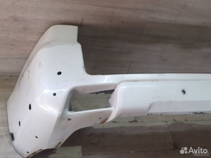 Бампер задний Toyota